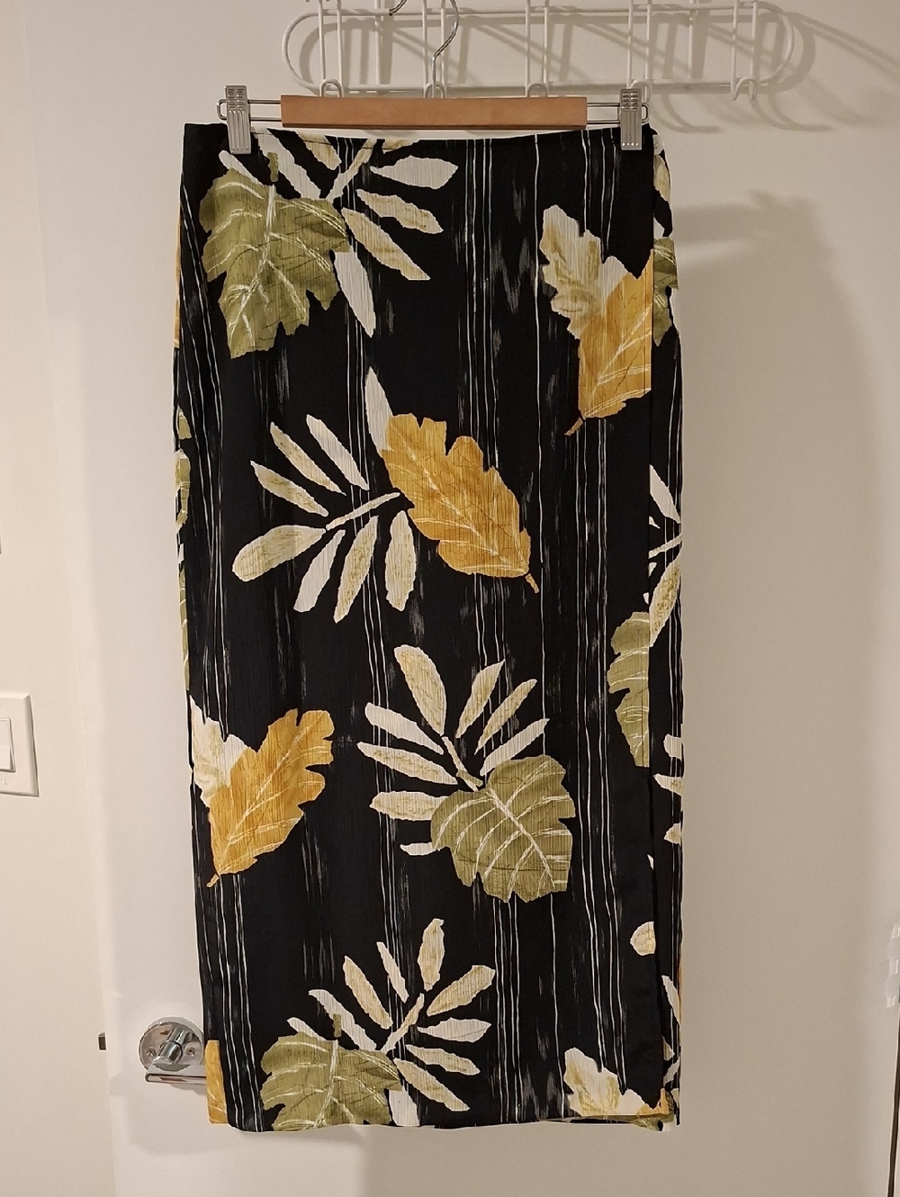 Jessica Vintage 90's Black & Green Palm Print Midi/Maxi Wrap Skirt (Size US 12P)